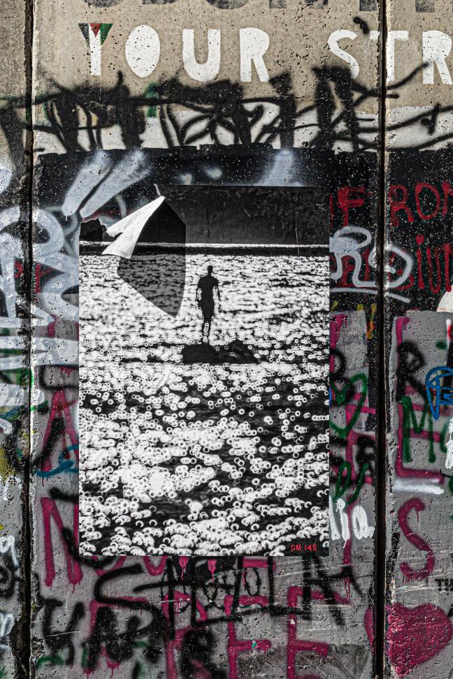 « Sous les pavés la plage »... « Derrière le mur la liberté ».